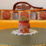 Aliori Art Caves 4*