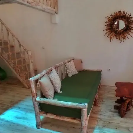 بيت ضيافة Aliori Art Caves ايجيلي