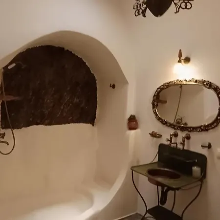 بيت ضيافة Aliori Art Caves ايجيلي