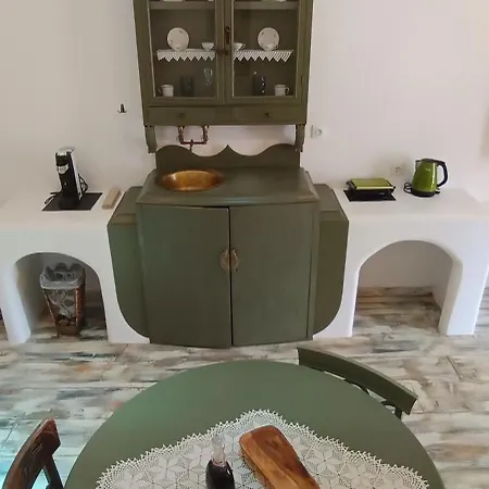 Aliori Art Caves بيت ضيافة