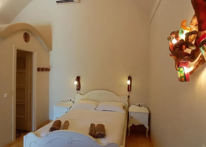 Aliori Art Caves 4* Aegiali