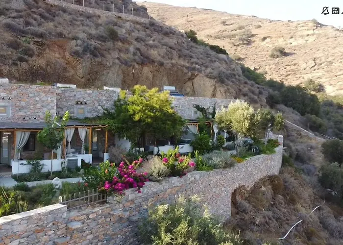 Aliori Art Caves Gasthof 4*