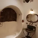 Πανσιόν Aliori Art Caves Αιγιάλη