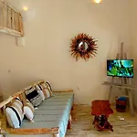 Πανσιόν Aliori Art Caves Αιγιάλη