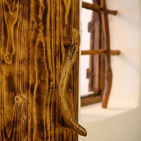 בית הארחה Aliori Art Caves אגיאלי