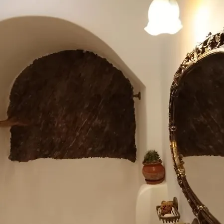 Aliori Art Caves 4*