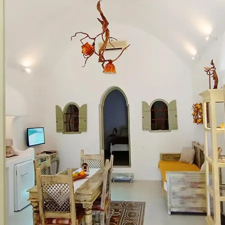Aliori Art Caves בית הארחה אגיאלי
