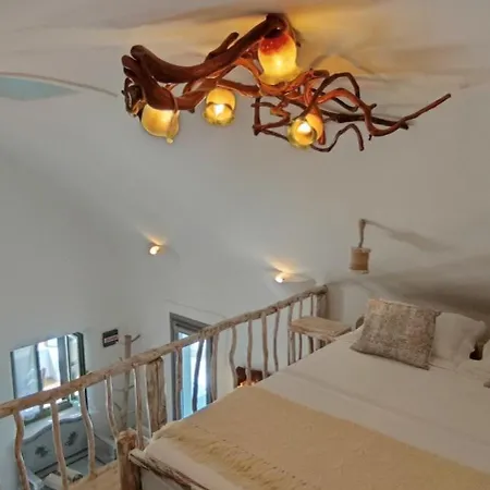 Aliori Art Caves 4*