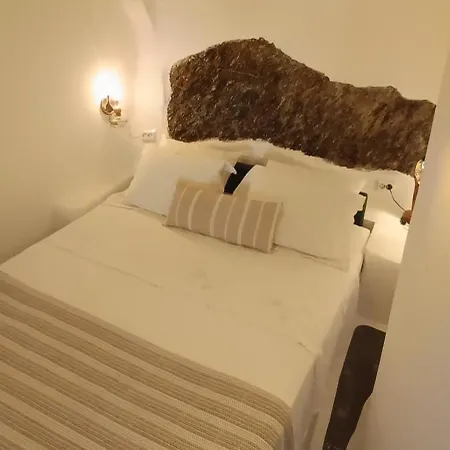 Aliori Art Caves 4*