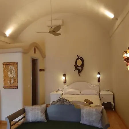 Aliori Art Caves 4*