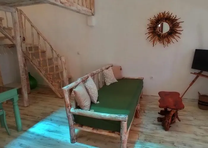 בית הארחה Aliori Art Caves אגיאלי