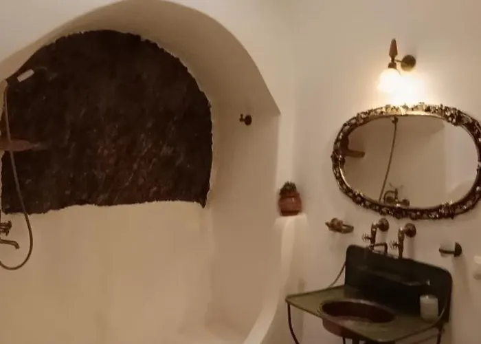 בית הארחה Aliori Art Caves אגיאלי