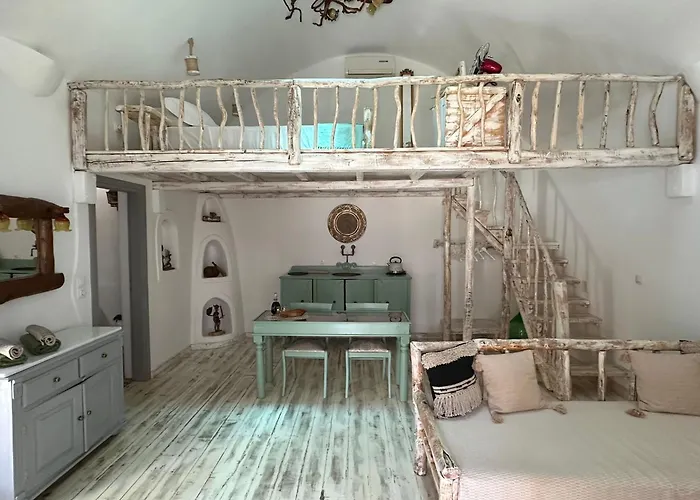 Aliori Art Caves בית הארחה אגיאלי