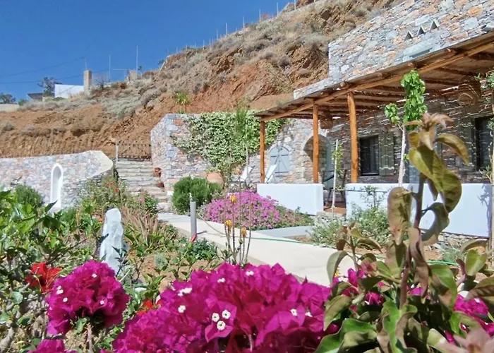 בית הארחה Aliori Art Caves אגיאלי