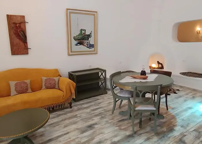 בית הארחה Aliori Art Caves 4*