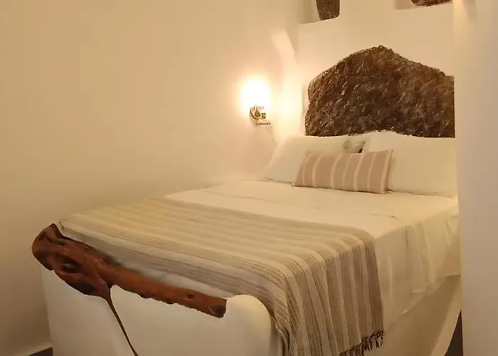 Aliori Art Caves בית הארחה