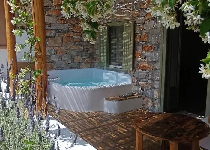 Aliori Art Caves בית הארחה